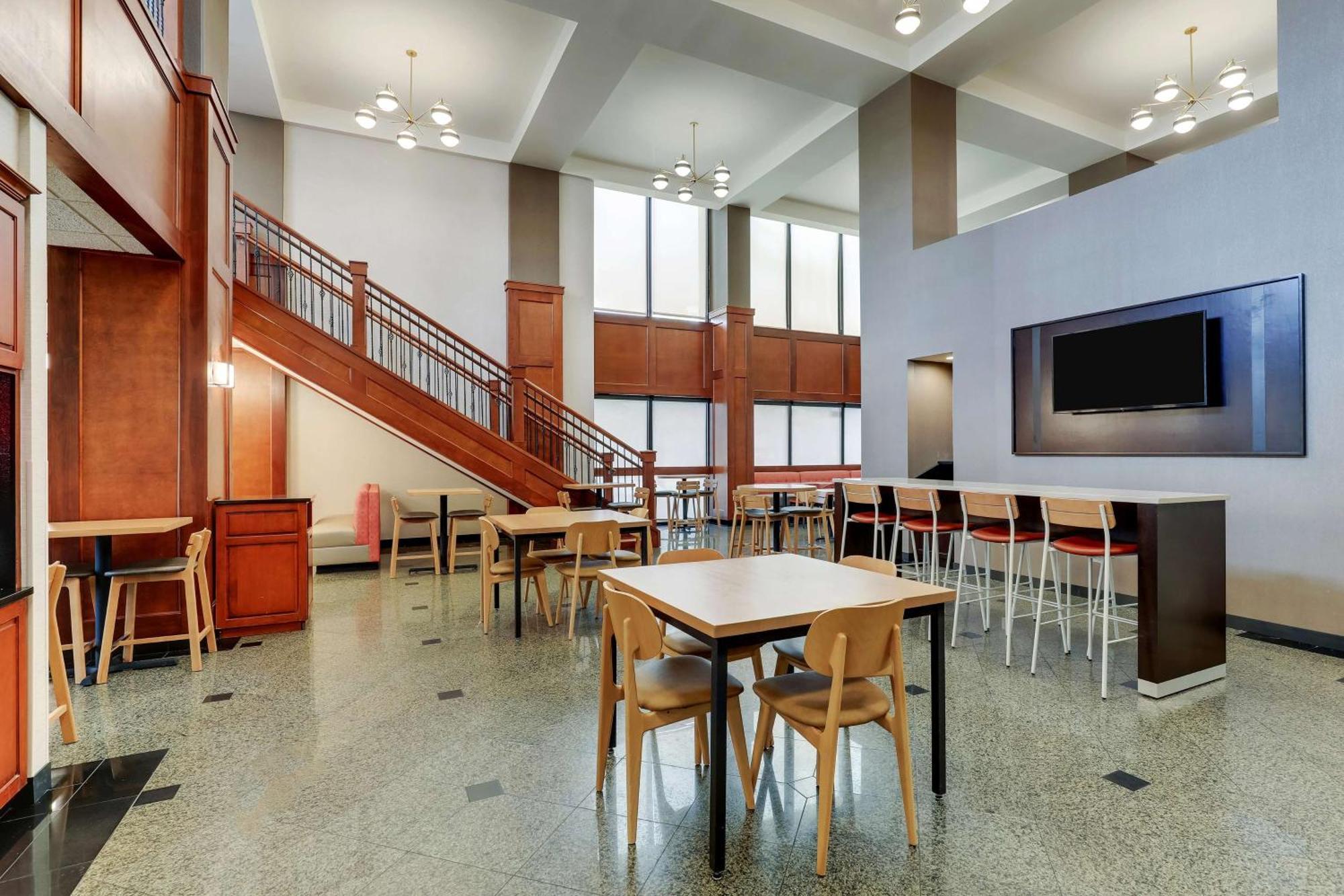 Drury Inn & Suites Birmingham Lakeshore Drive Zewnętrze zdjęcie